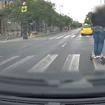 Páros rollermutatvány miatt kapott frászt egy autós az Andrássy úton – videó