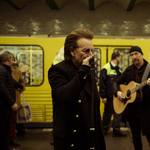 Félbeszakadt a U2 berlini koncertje, mert elment Bono hangja