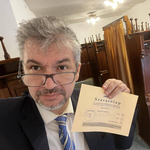 Hadházy Ákos ezúttal is csak a Parlament ruhatárában szavazhatott Polt Péterről