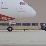 Videó: így húz el egy Tesla egy gigantikus Boeing repülőgépet