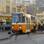 Mentővel karambolozott egy villamos a Margit körúton – fotók