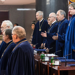 Két-háromszoros fizetésemelést kaphatnak az állami csúcsvezetők januártól