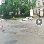 Lecsapott a vihar Egerre, hömpölyög a víz a belvárosban – videó