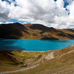 Baj lesz Tibetben, ha beindul egy jéglavina