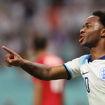 Sterling otthagyta a vb-t, mert fegyveresek törtek be az otthonába