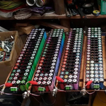 Összerakta 1000+ leselejtezett laptop használt akkumulátorát, most erről megy az egész háza