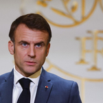 Emmanuel Macron februárban fegyverszállítmányt ad át Ukrajnában