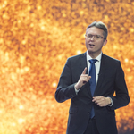 Vannak benne „udvarláshoz énekelhető dalok” is – a kormány egy daloskönyvet ad ballagási ajándékként a nyolcadikosoknak