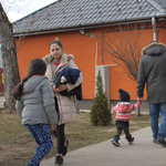 Roma menekült családokat fogad be Teca, a tiszabecsi kempinges – videó