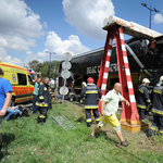 Levágta egy busz tetejét egy magasságkorlátozó a Ferihegyi úton