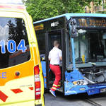 Nagyot csattant a 133E busz a Thökölyn – fotók