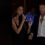 David Beckham zsebre dugott kézzel mutat be minimáltáncot, miközben felesége Spice Girls-t énekel