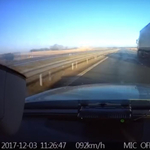 Videó: 90 km/h-val tapadt az előtte levő kamionra egy kerékpáros az autópályán