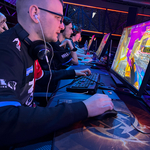 Méghogy laptoppal nem lehet: 128 órán át ment az első profi e-sport-bajnokság, ahol notebookkal vívtak