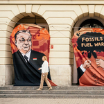 Olajjal koccintó Orbán és Putyin – a varsói magyar nagykövetségnél akciózott a Greenpeace