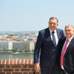 A Boszniában körözött Dodik megérkezett Budapestre, és már készült is róla pár közös fotó Orbán Viktorral