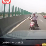 Szemből hajtott fel az autópályára a motoros, nem lett jó vége – videó