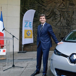 Miniszter kapta az első elektromos Renault Zoe kisautót