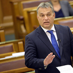 Parlament: Orbán villogott az azonnali kérdések alatt