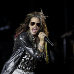 Rehabra vonul Steven Tyler: visszaesett az Aerosmith énekese