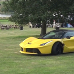 Videó: fűnyíróként használják a milliárdos értékű LaFerrari Apertát