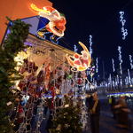Leszakadt a karácsonyi dekoráció egy svájci plázában, hatan megsérültek