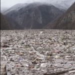 Tízezer köbméter szemét lebeg a Drina folyón a bosznia-hercegovinai Višegradnál – videó