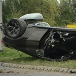 Tetőre borulva állt meg a Porsche 911-essel versengő Audi R8 – fotó