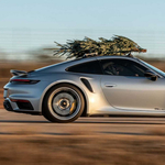 280 km/h-val szállított karácsonyfát egy Porsche – videó