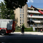 Bajba jutott BMW-t mentettek a tűzoltók – videó