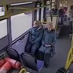 Ilyen, amikor vezetés közben elalszik a buszsofőr – videó