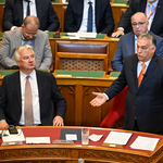 Orbán testőrös bohócozással oltotta Jakabot, de a helyreállítási alapba belezavarodott