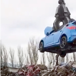 Videó: Vajon, miért kell roncstelepen porrá zúzni egy vadonatúj 350 lovas Focus RS-t?