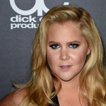 A csípős humorú Amy Schumer még a terhességét is poénnal jelenti be