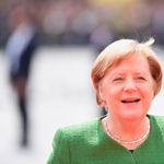 Merkel rosszul lett egy ceremónián a tűző napon állva