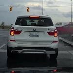 Nem adta meg az elsőbbséget a Toyota sofőrje, szó szerint elszállt a Volkswagen – videó