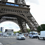 Bombariadó miatt lezárták az Eiffel-tornyot