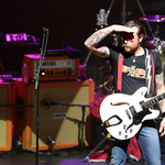 Nemkívánatos lett az Eagles of Death Metal az énekes kijelentései miatt