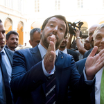 Salvini már úton van Budapestre, a repülőről üzent