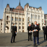 A Fidesz szappanoperába taszítaná az ellenzéket, de végül megoldhatta egy házi feladatukat 