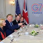 Donald Trump ígért egy nagyot a brit kormányfőnek