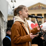 „Le a kalappal Lili előtt, felkötheti a gatyáját minden mai politikus” – Donáth Anna meghívta Pankotai Lilit Strasbourgba