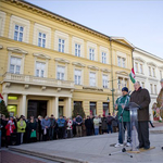 Csurka a kormány mellett tüntetett