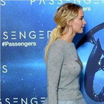 Jennifer Lawrence tényleg pulcsiban vonult a vörös szőnyegen