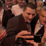 Így szelfiztek Orbánnal a küldöttek