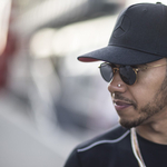 Lewis Hamilton szerint a fiúk nem vehetnek fel hercegnős ruhát