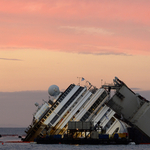 Genovában szedik szét a Costa Concordia roncsát