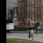 Autó hajtott a londoni parlament kerítésének, terrorellenes egység nyomoz