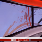 Élő adásban tévedt el a stúdióban a BBC hírolvasója – videó