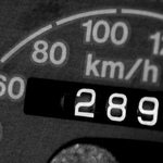 Kilométeróra-tekerés: Ön is a bűvös 100 ezret futott autót keresi?